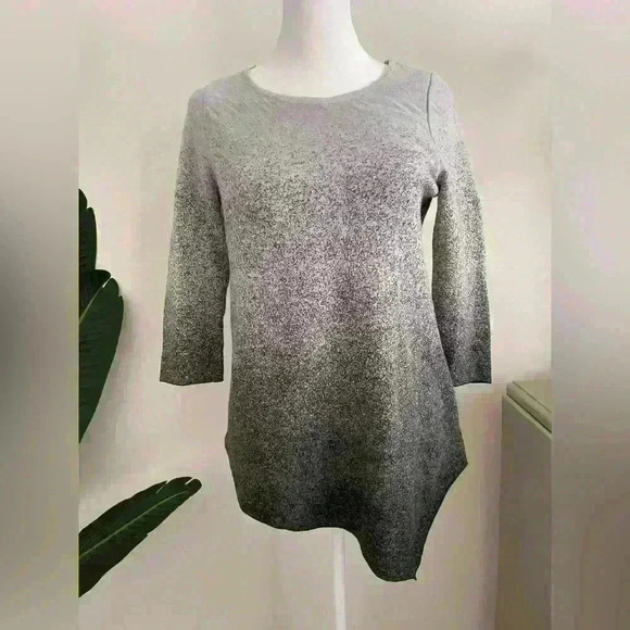 Womens Gray Blouse Asymmetrical Sweater Medium Simply Vera Wang Ombre Sweater - Picture 1 of 6